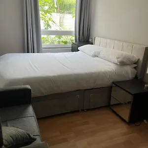 Appartement 1 Bedroom Garden Flat Zone 2, Londres