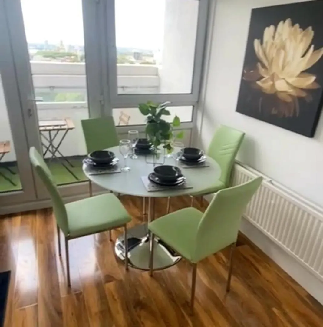 Apartment 2 Bedroom - London Zone 2 Bow, Breath Taking Views Ep1